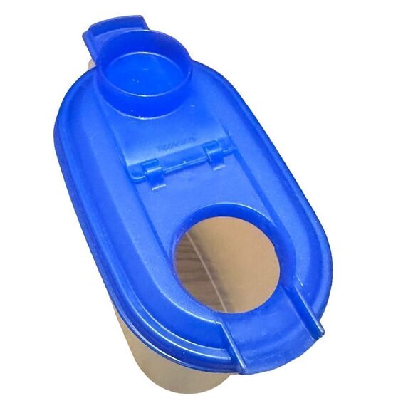 Tupperware 1 Quart semi sheer pitcher with blue flip top pouring lid 2189A-2. - Picture 4 of 5